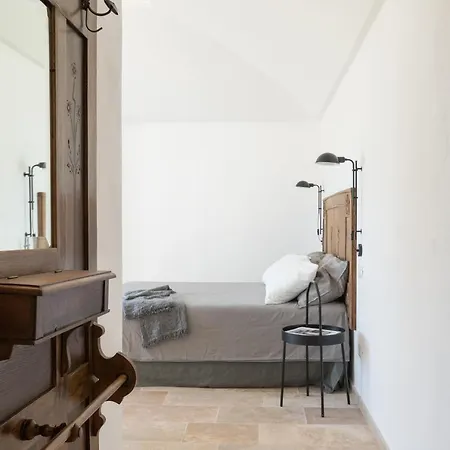 Semesterbostad Pomes *